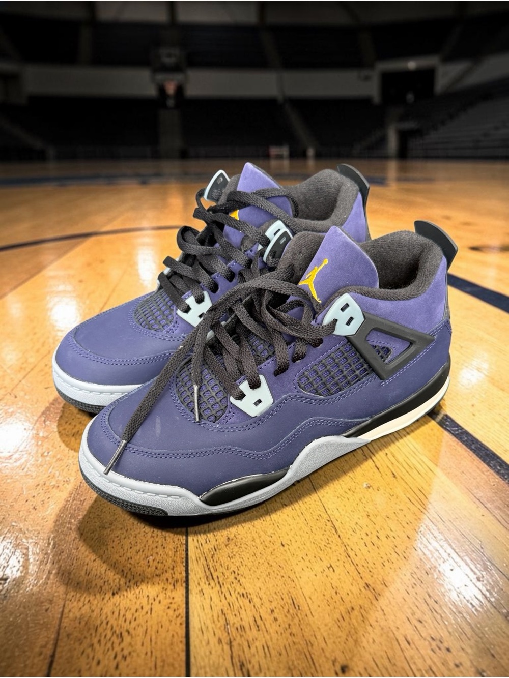 Jordan 4 Lakers size 3Y/4.5W